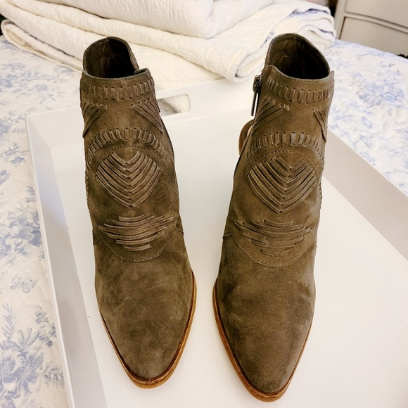 Vince Camuto suede booties olive Green size 8.5 - Picture 7 of 16